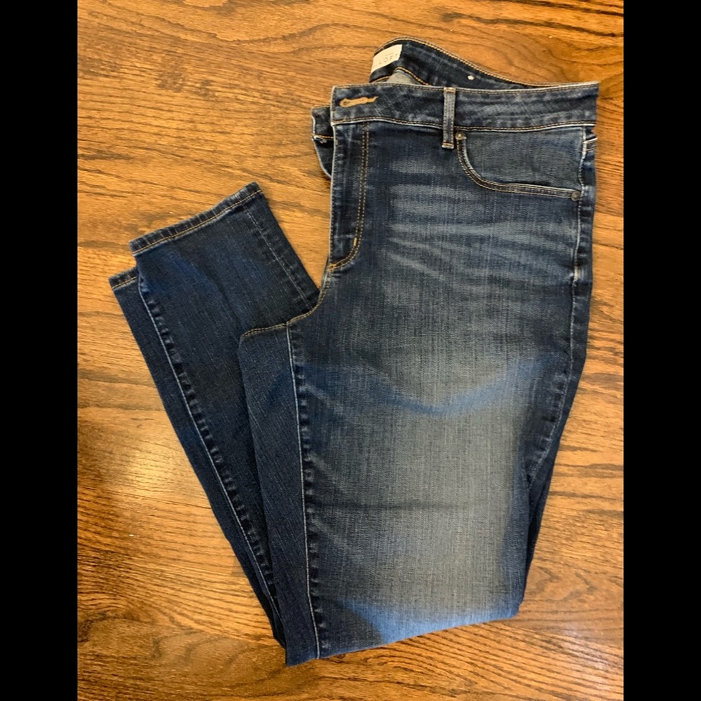 Loft curvy skinny jeans size 33